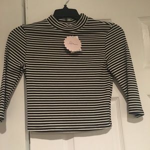 3/4 sleeve striped crop top!